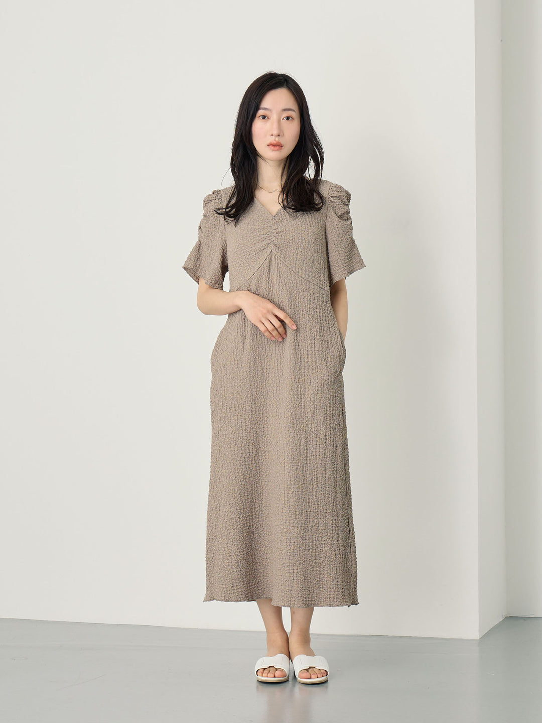 [Maternity/nursing clothes] Power shoulder I-line dress Gray