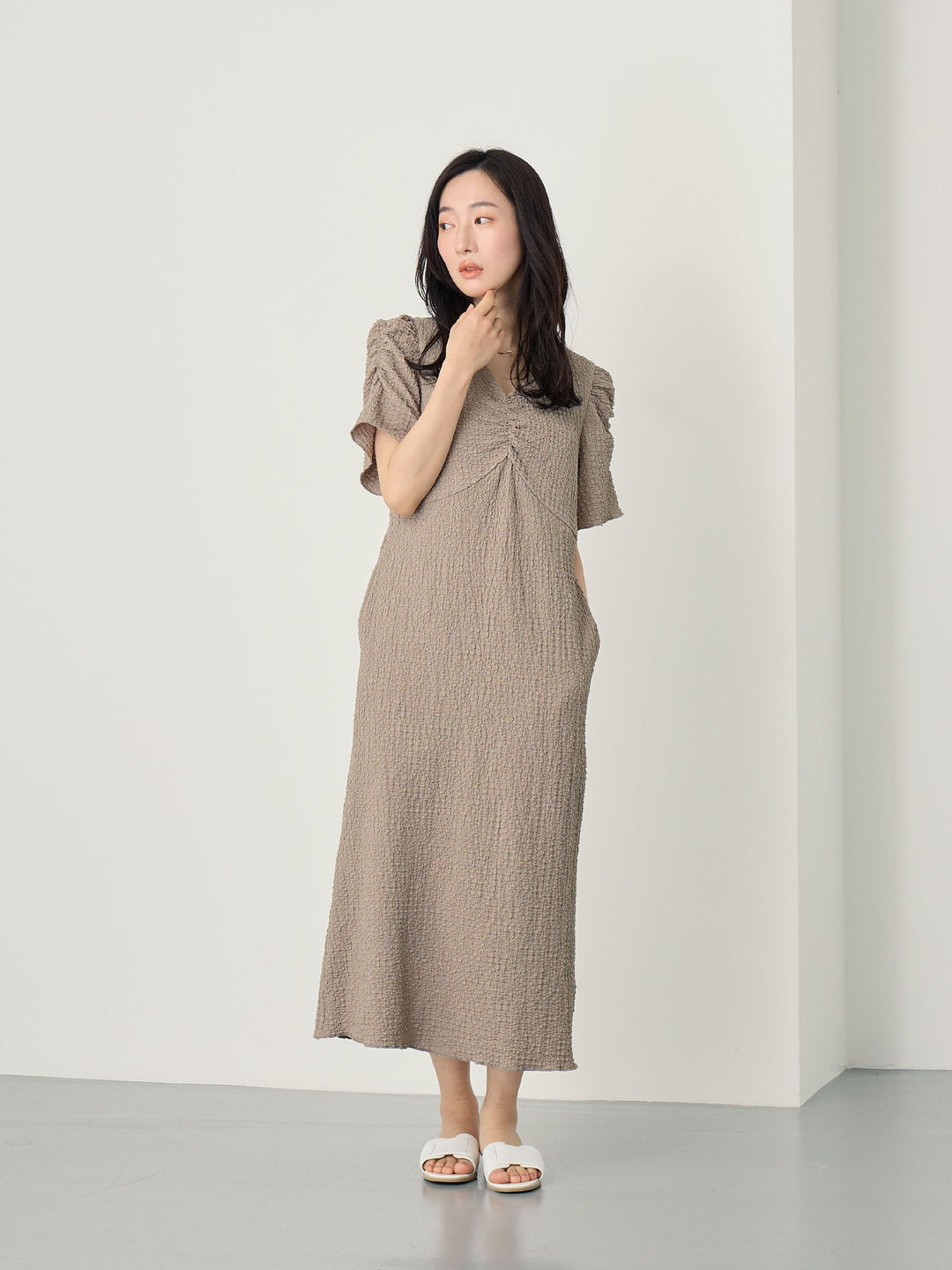 [Maternity/nursing clothes] Power shoulder I-line dress Gray