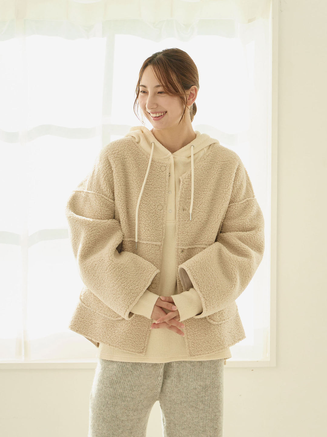 【マタニティ・産後】リバーシブルボアダッカー付きジャケット Beige