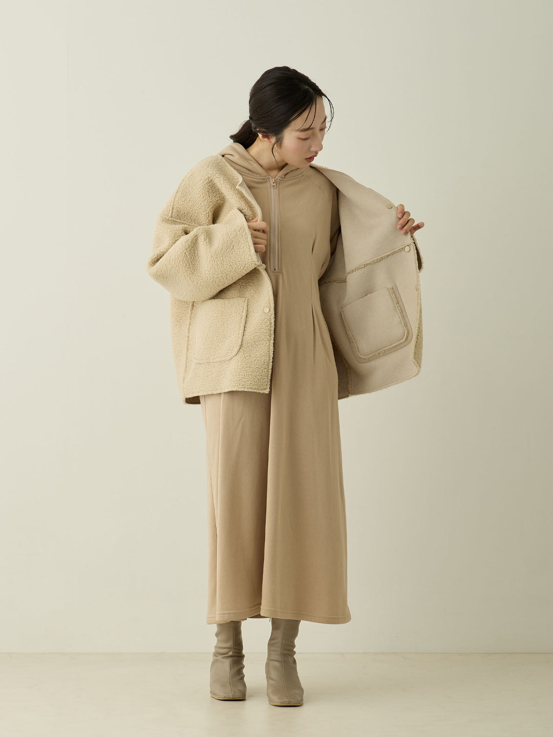 【マタニティ・産後】リバーシブルボアダッカー付きジャケット Beige