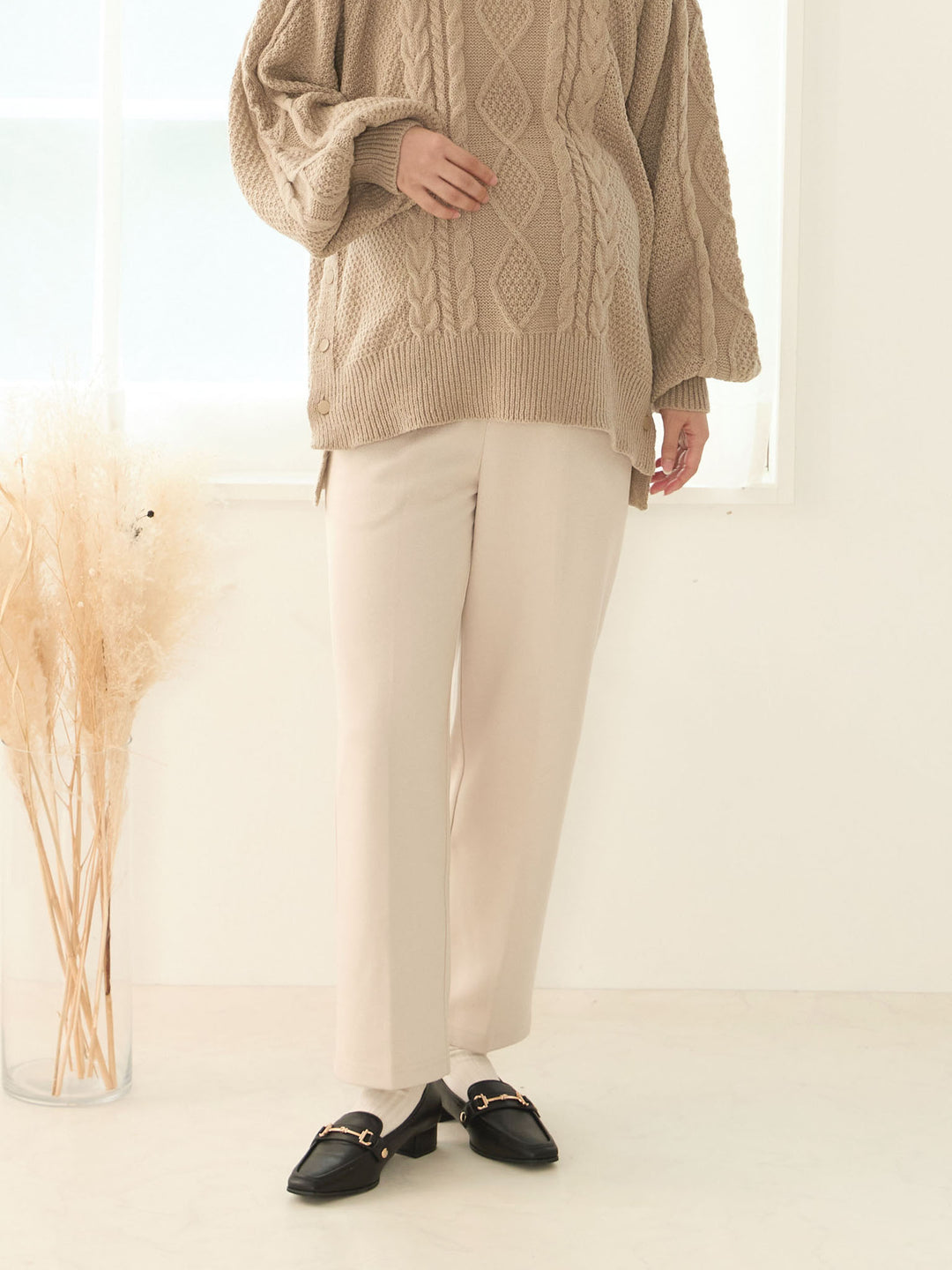 [Maternity/Postpartum] Brushed beautiful leg maternity pants Beige