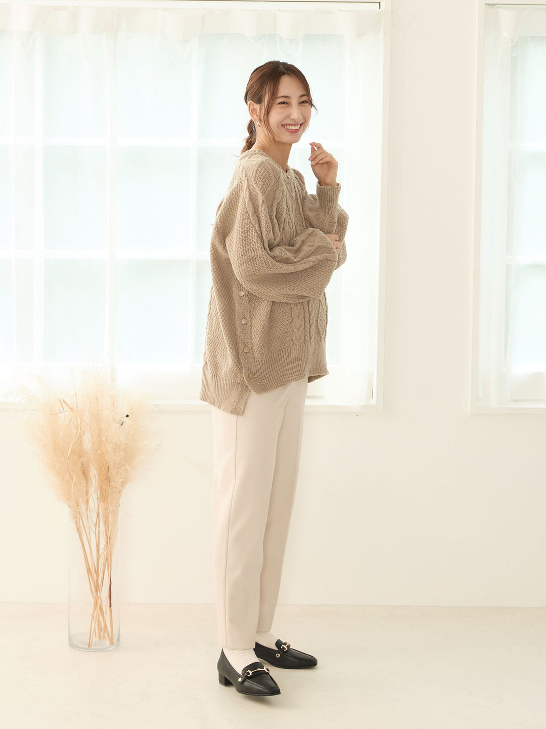 [Maternity/Postpartum] Brushed beautiful leg maternity pants Beige